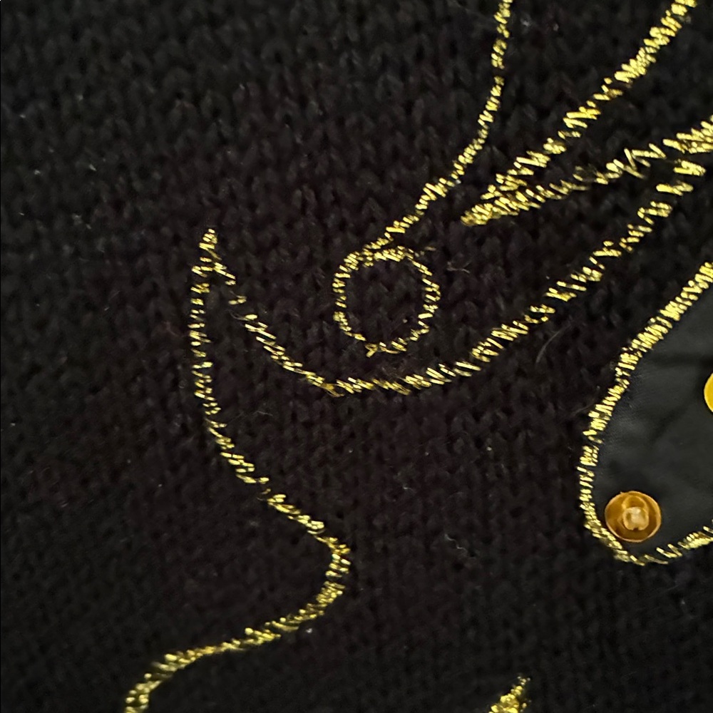 Vintage Fit Knit Black & Gold Sweater - Picture 7 of 10